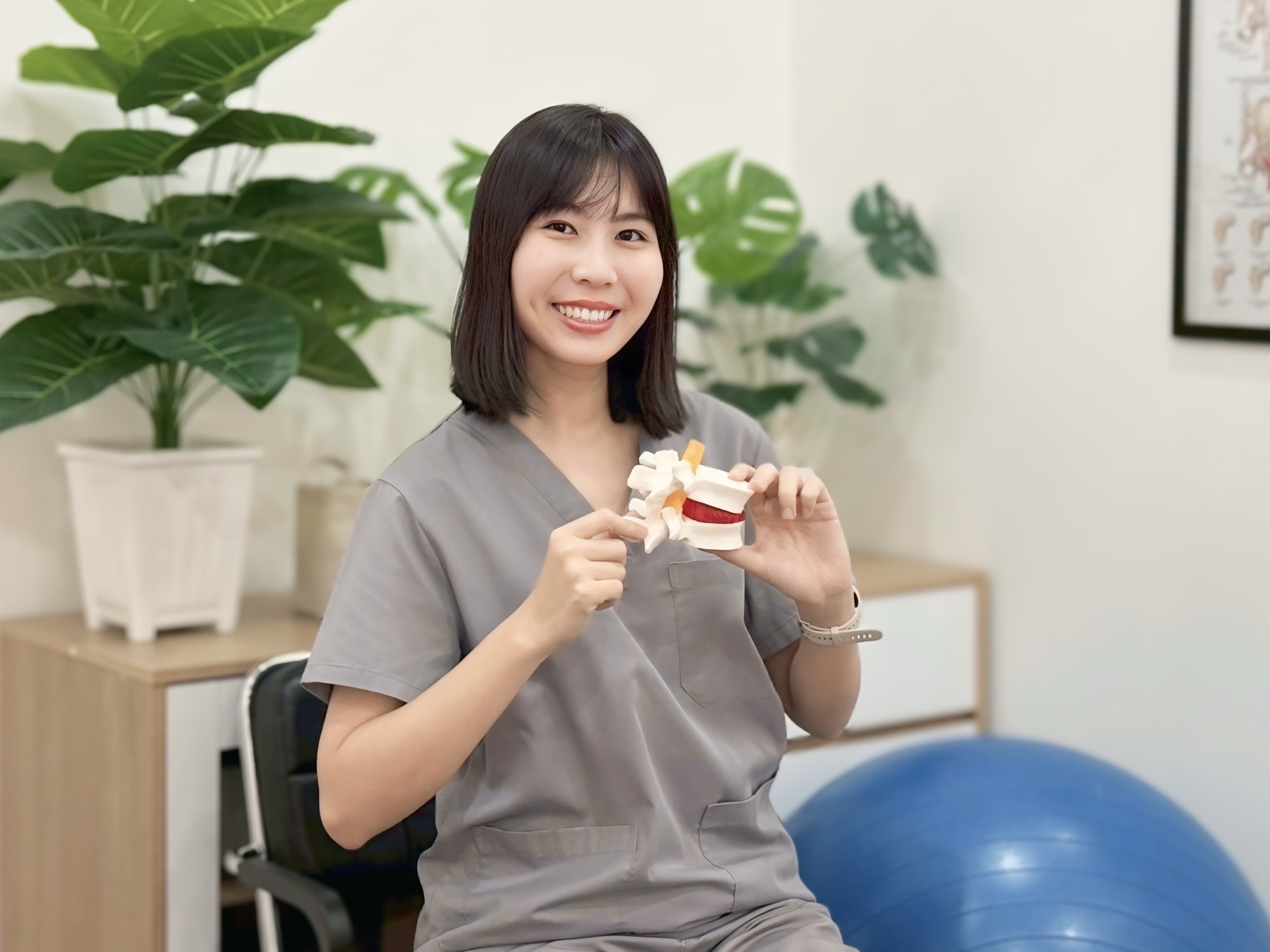 Khwanchanok Leechanawanichpan Shares Real Impact: Can Heavy Bags Harm Your Health?